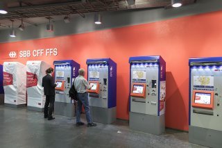 Pendant la panne, les billets ont pu être achetés à une partie des automates ou, avec certaines restrictions, auprès du personnel des trains.